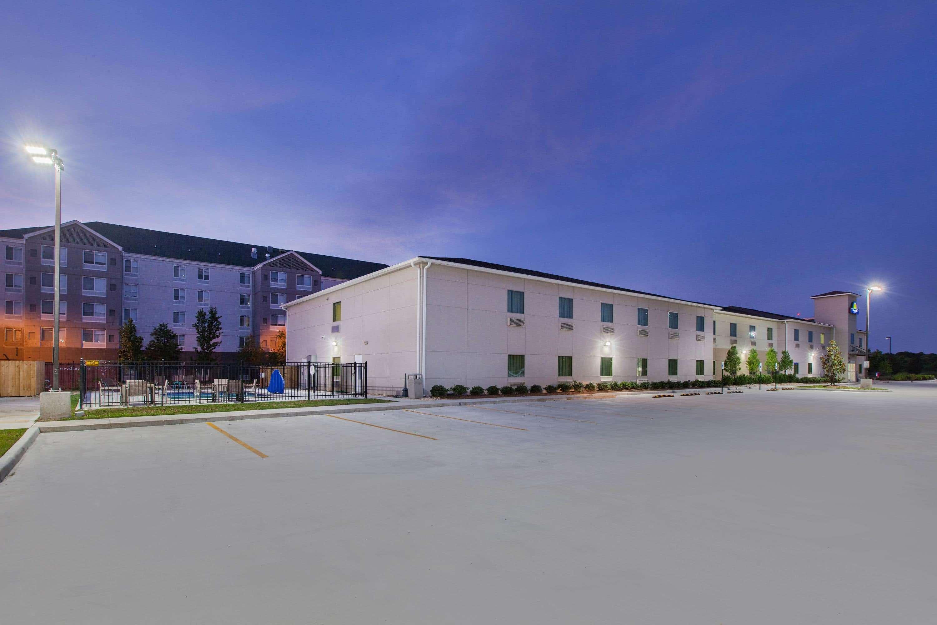 Days Inn By Wyndham Baton Rouge Airport Exterior foto